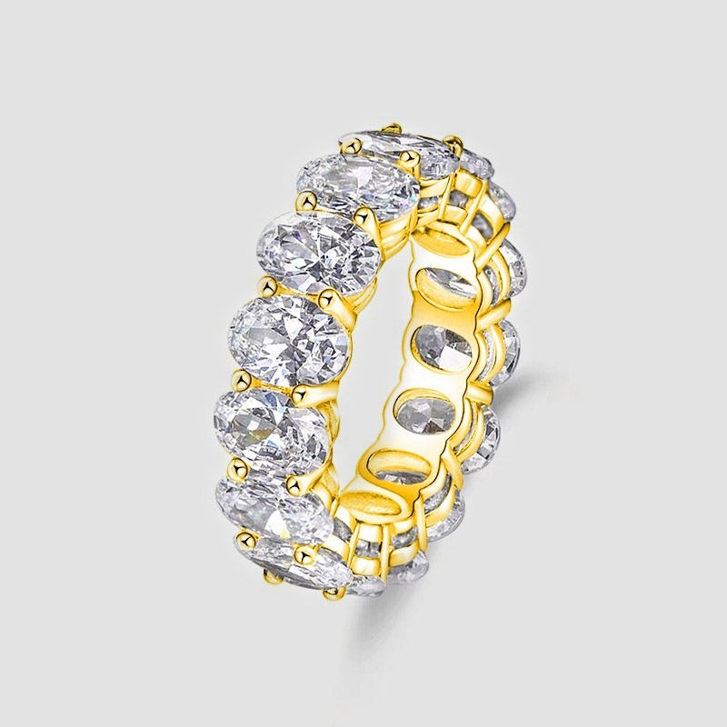 The Éternelle Oval Diamond Band