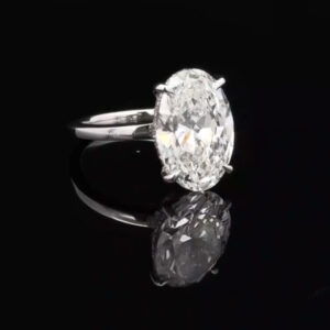 The Aura Oval ring